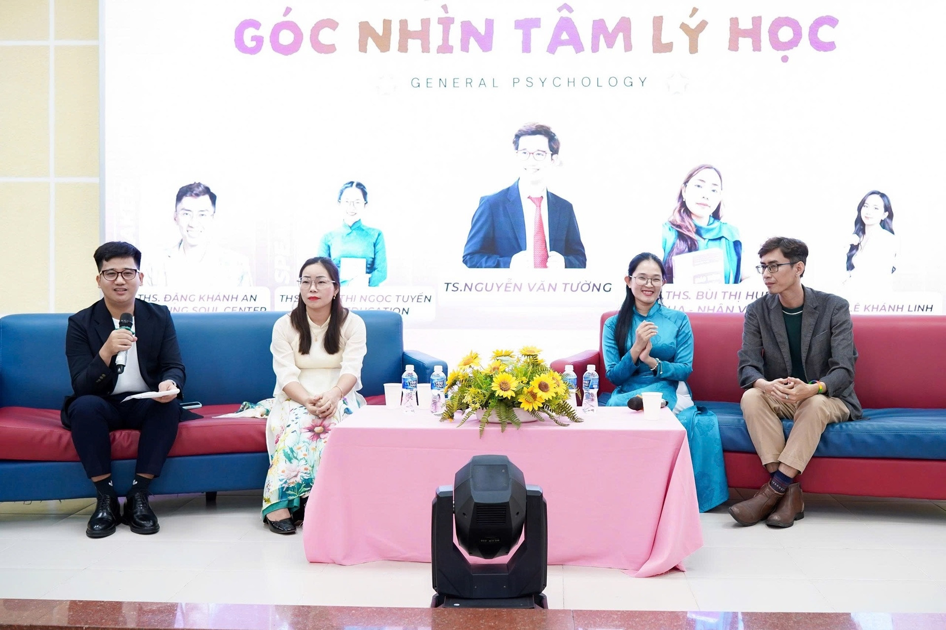 2k8 ‘giữ chỗ’ ngành Tâm lý học UEF nhờ xét học bổng sớm