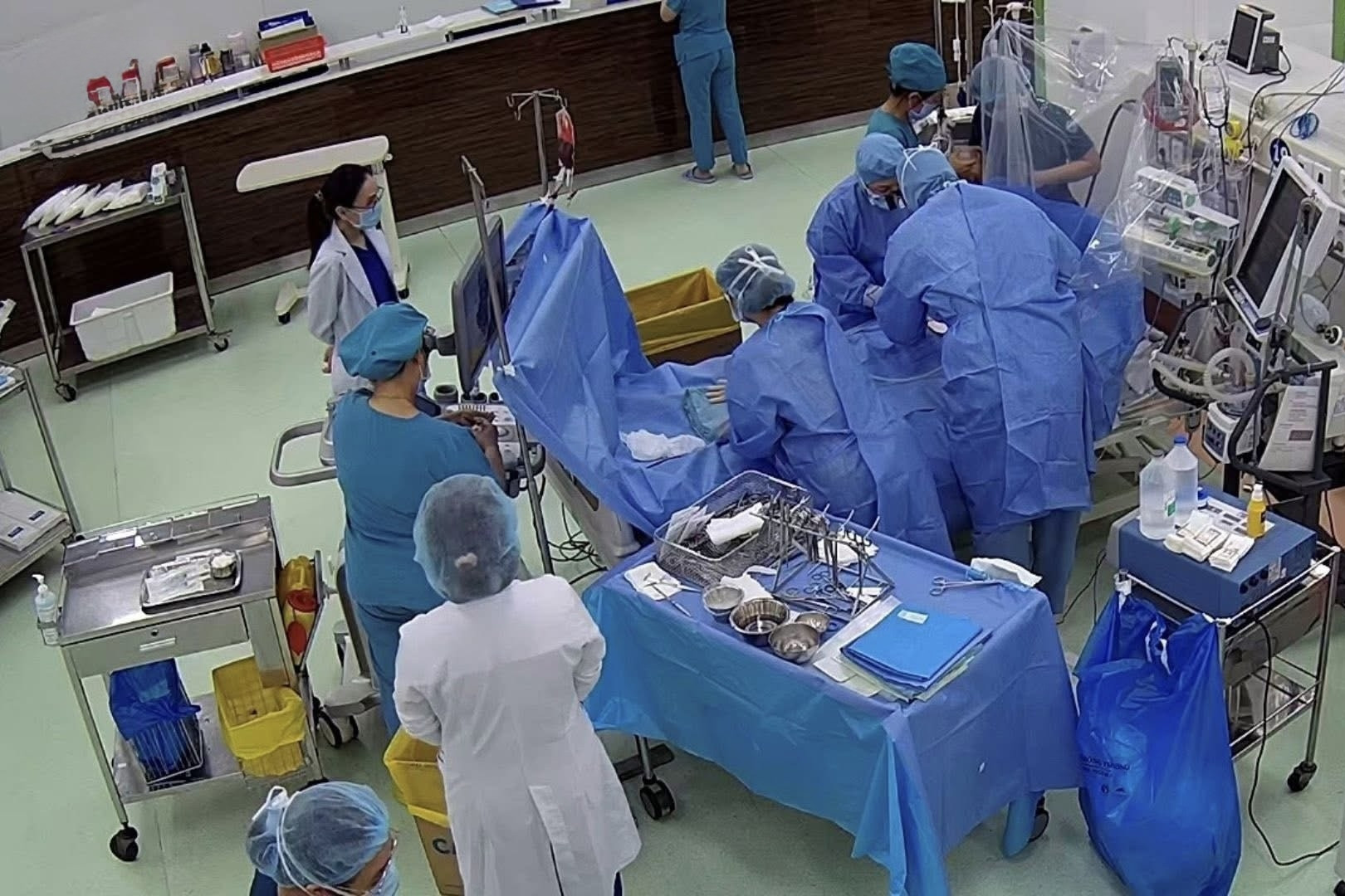 Bật báo động đỏ cứu sống bé trai 7 tuổi ngưng tim 20 phút