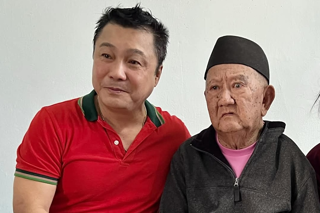 Diễn viên Lý Hùng bật khóc