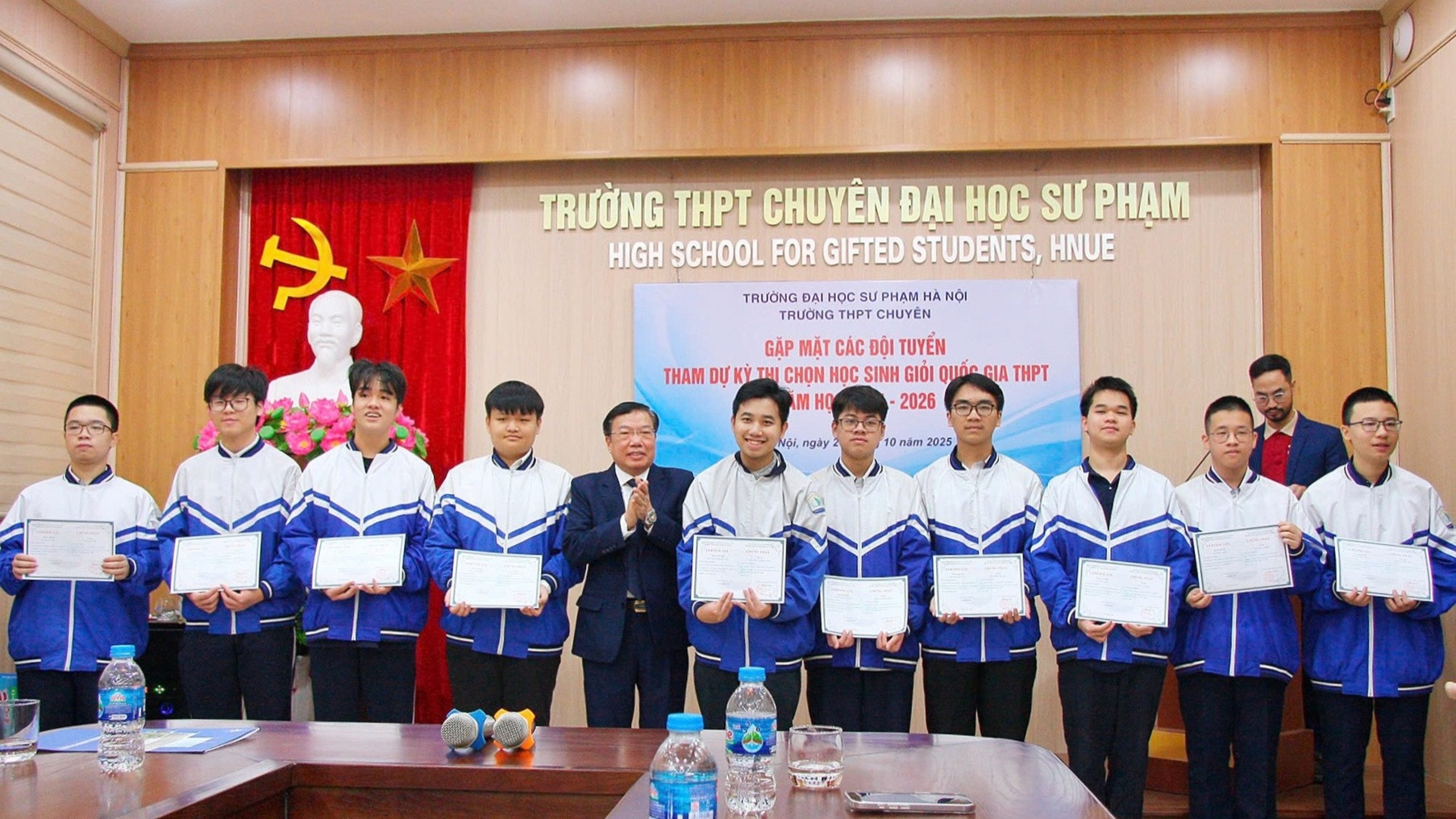 học sinh giỏi môn Toán THPT Chuyên ĐH Sư phạm.jpg