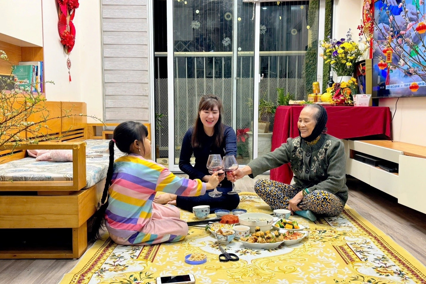 Ở tuổi 73, mẹ tôi đón cái Tết đầu tiên xa quê