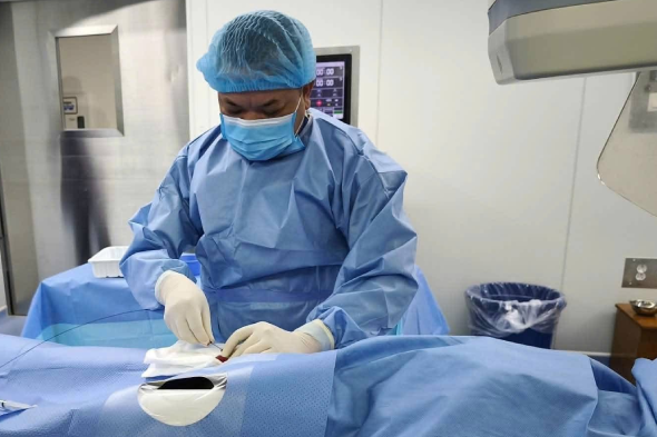 Sau va chạm ô tô, người đàn ông nguy kịch vì tự bắt xe về Hà Nội