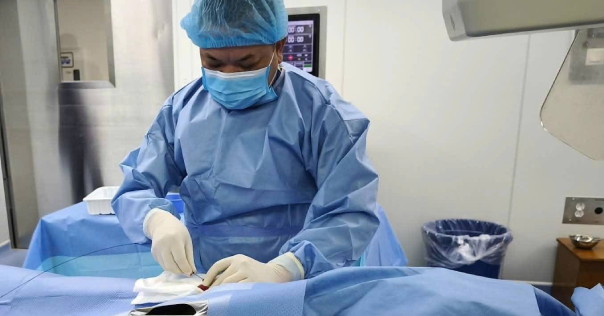 Sau va chạm ô tô, người đàn ông nguy kịch vì tự bắt xe về Hà Nội