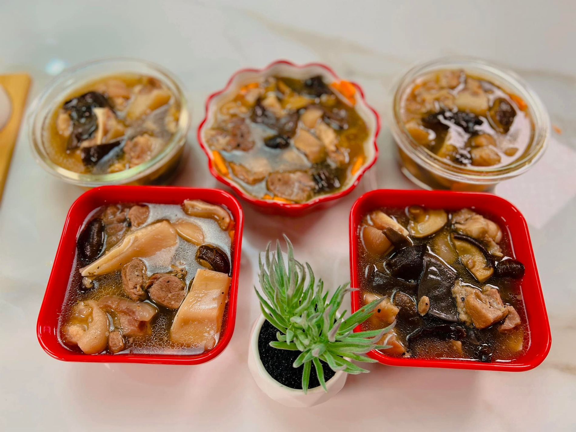 thịt đông chân giò.png