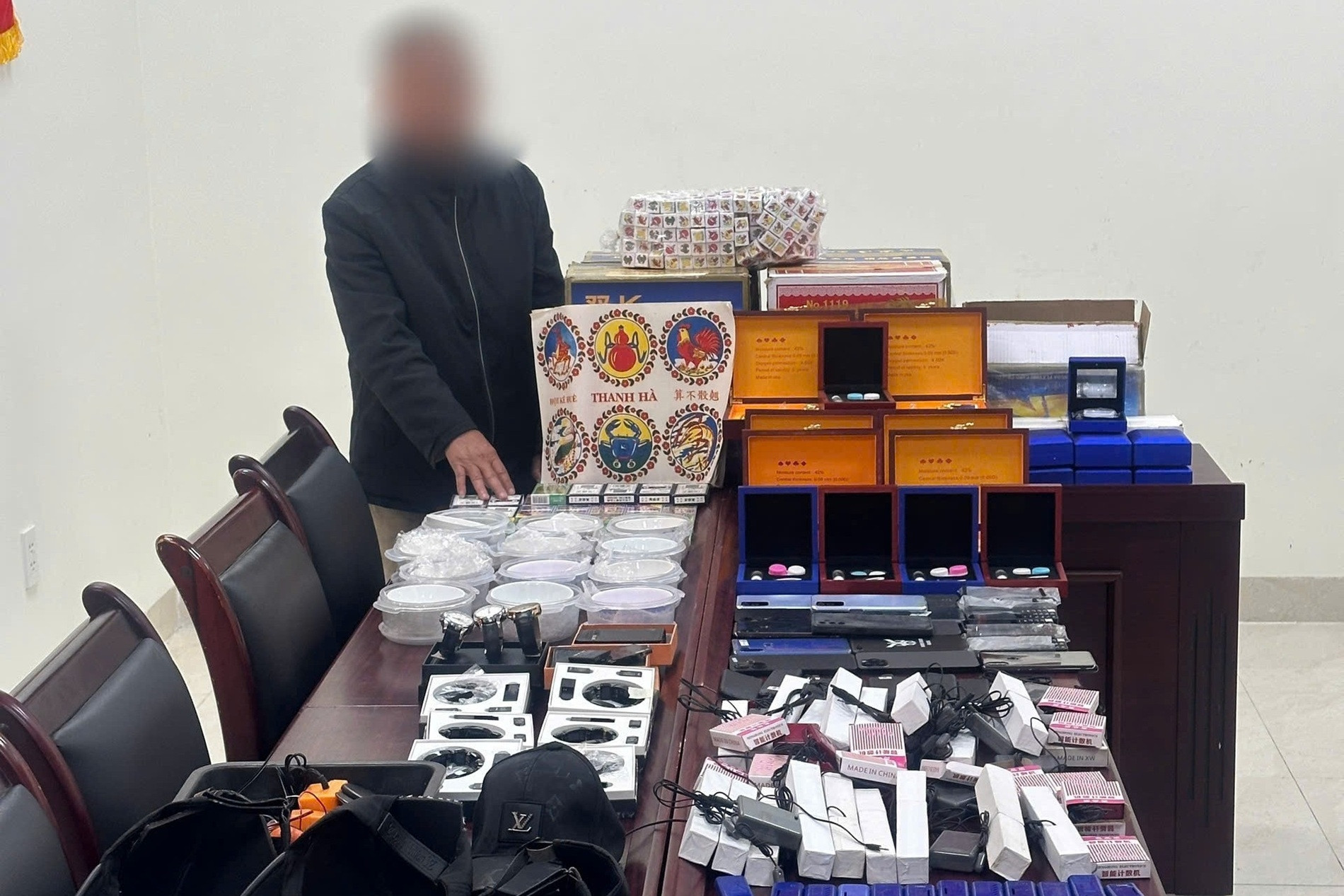 Triệt phá đường dây cung cấp thiết bị gian lận đánh bạc quy mô lớn ở Đà Nẵng