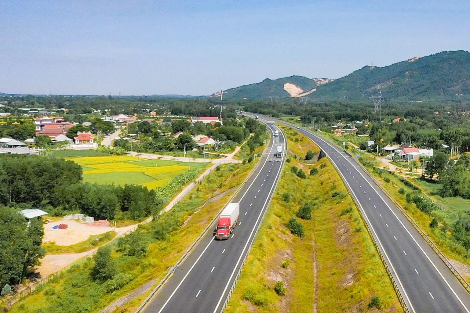 VEC - doanh thu 7.400 tỷ đồng tạo đà tăng tốc đầu tư mở rộng cao tốc năm 2026