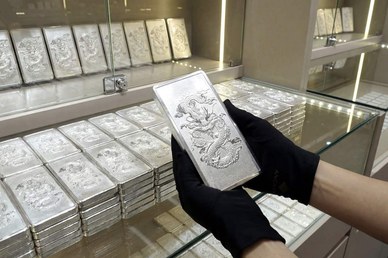 Giá bạc hôm nay 2/3/2026 tăng tốc, vượt 100 triệu đồng/kg