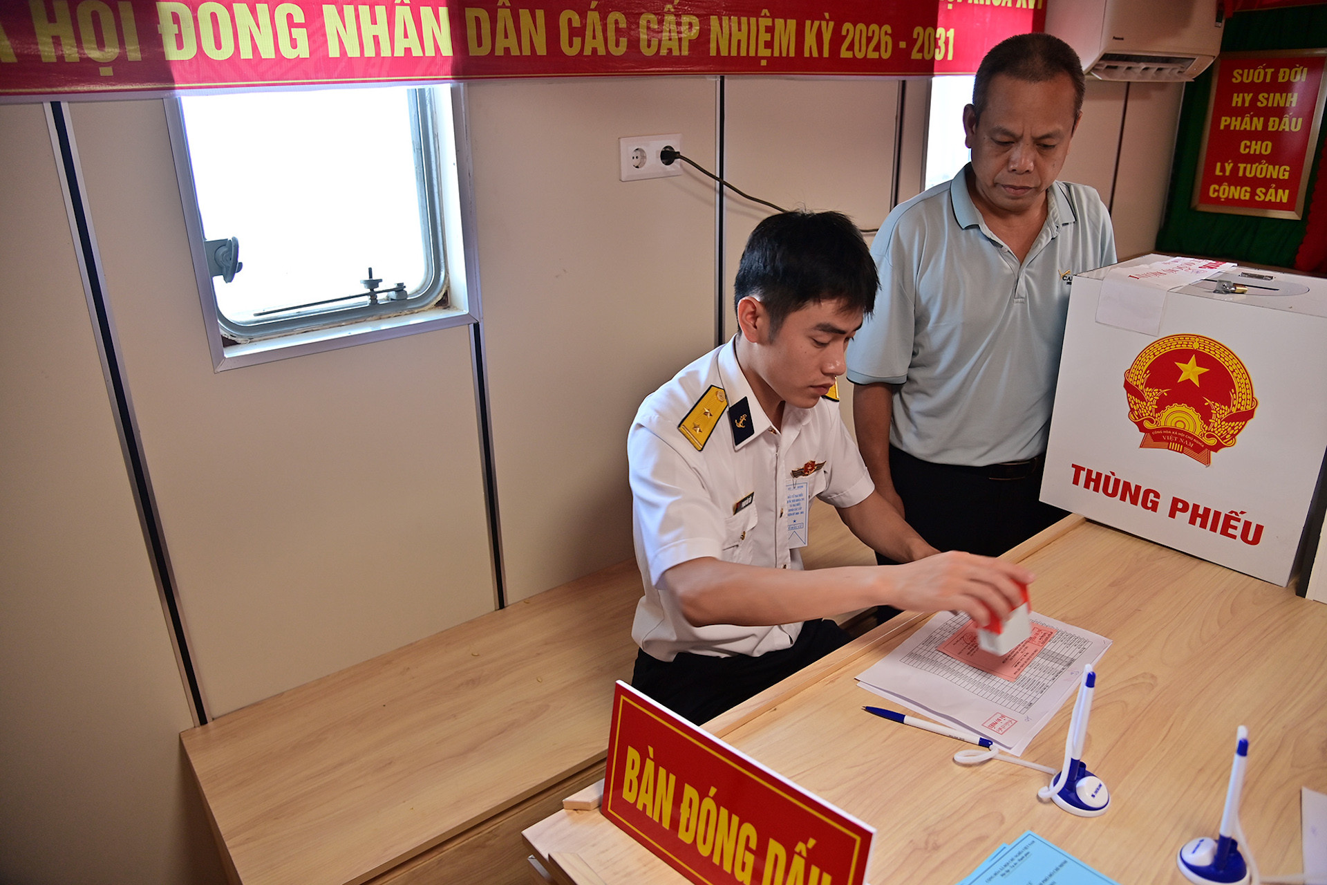 3. Cử trì Tàu Hải An 68 hoàn thành quyền và nghĩa vụ công dân.jpg