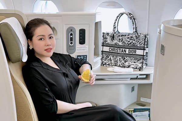 Diễn viên Việt cao 1m50 lấy chồng Tây tỷ phú, sống như 'bà hoàng' là ai?