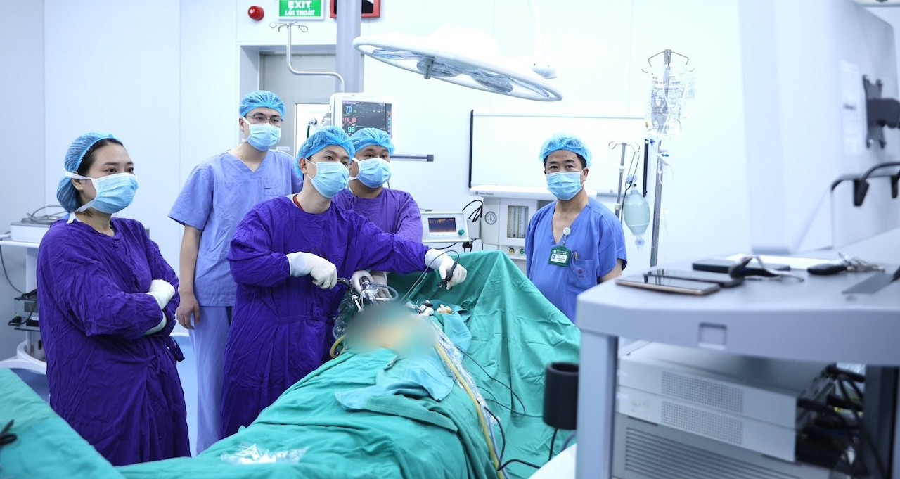 Đợi qua Rằm tháng Giêng mới đi khám, người đàn ông ở Hà Nội phải cắt một đoạn ruột