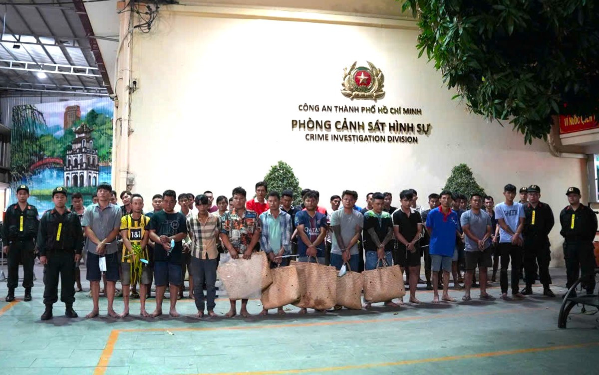 Hàng trăm cảnh sát đột kích 2 sới bạc quy mô lớn ở TPHCM, bắt giữ 83 đối tượng.jpg