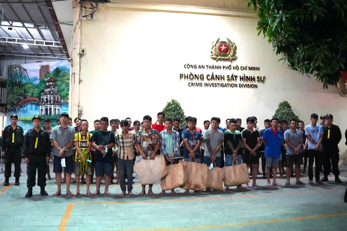 Hàng trăm cảnh sát đột kích hai sới bạc quy mô lớn ở TPHCM, bắt giữ 83 đối tượng