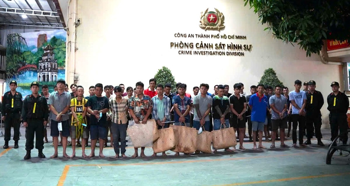 Hàng trăm cảnh sát đột kích hai sới bạc quy mô lớn ở TPHCM, bắt giữ 83 đối tượng