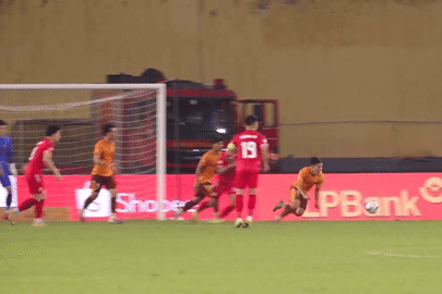 HLV Mano Polking nói gì về đua vô địch sau trận thắng HAGL?