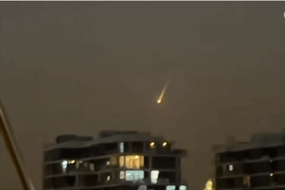 Iran tấn công 14 căn cứ Mỹ, nổ rung chuyển ở nhiều nước Trung Đông