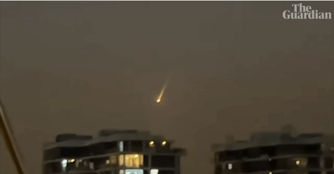 Iran tấn công 14 căn cứ Mỹ, nổ rung chuyển ở nhiều nước Trung Đông