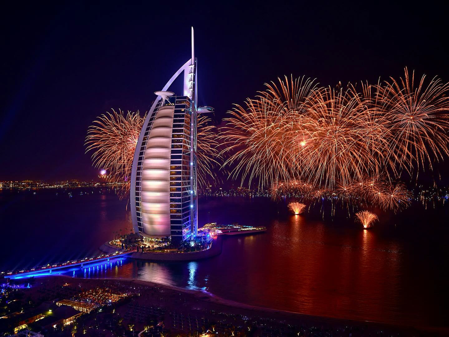 khach san dubai boc chay 17.JPG