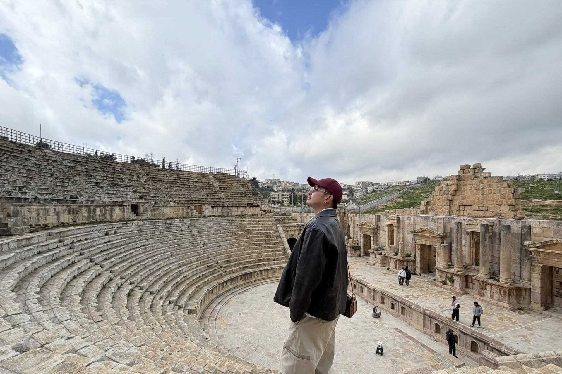 Khách Việt ở Trung Đông thót tim khi nghe tiếng máy bay chiến đấu