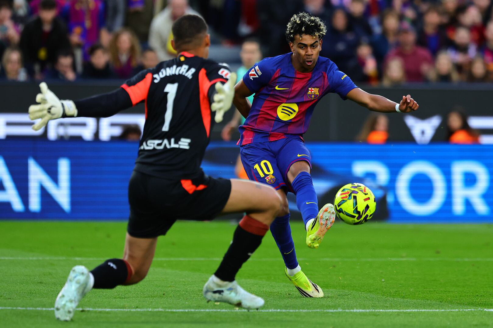 Lamine Yamal Barca Villarreal.jpg