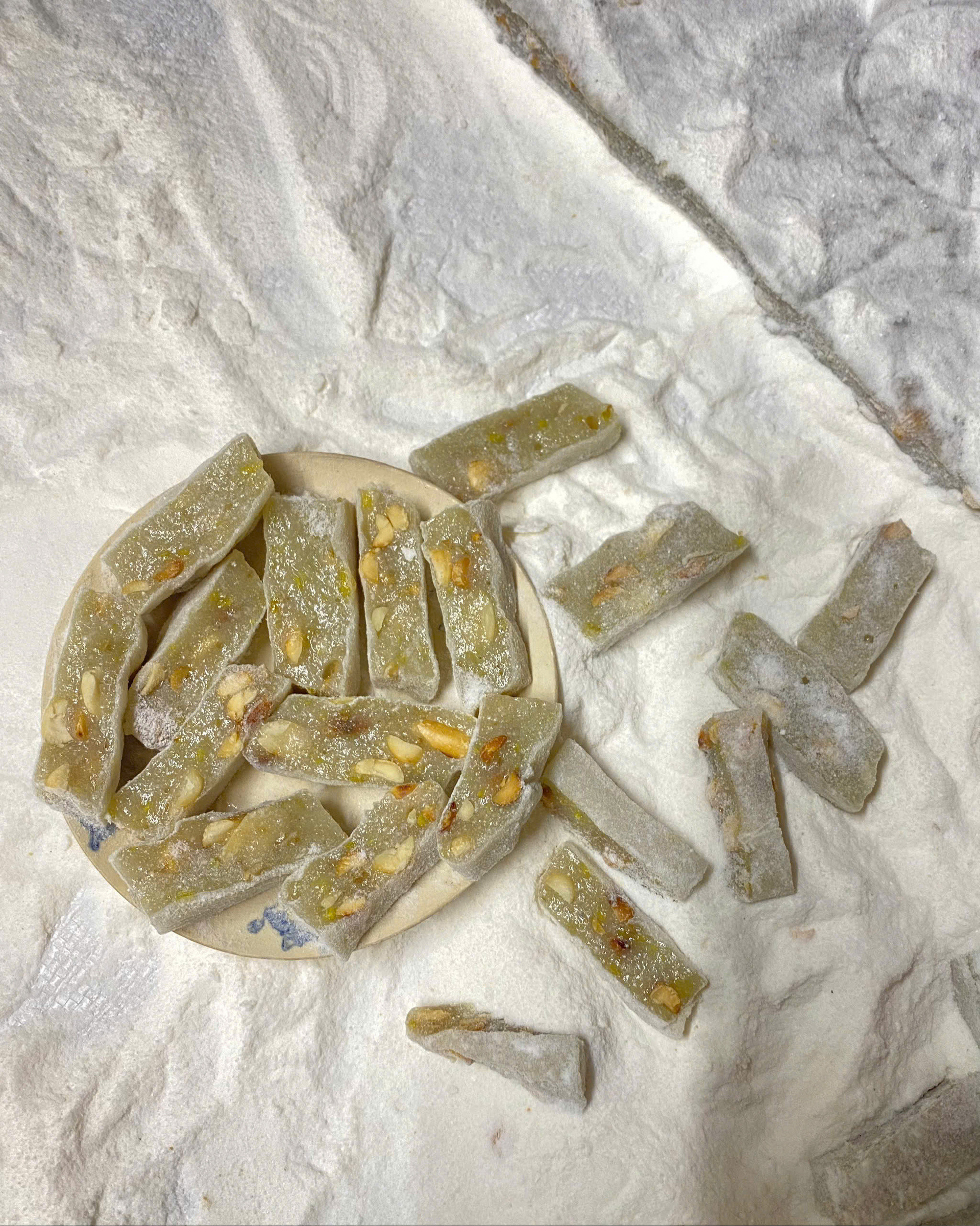 Nhà cổ gần 400 năm, gia chủ Hà Nội quyết không bán để 'làm điều đặc biệt' https://static-images.vnncdn.net/vps_images_publish/000001/000003/2026/3/1/lang-co-duong-lam-che-lamjpg2-5-1381.jpg