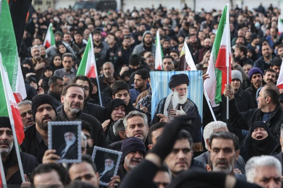 Người Iran tuần hành rầm rộ, tuyên bố 'không thỏa hiệp, không đầu hàng'