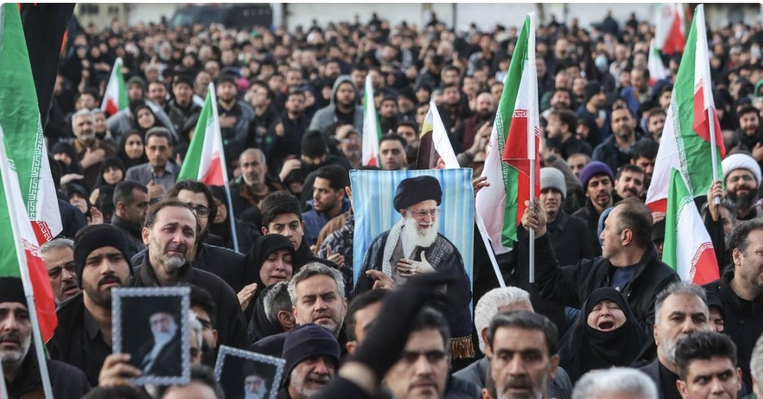 Người Iran tuần hành rầm rộ, tuyên bố 'không thỏa hiệp, không đầu hàng'