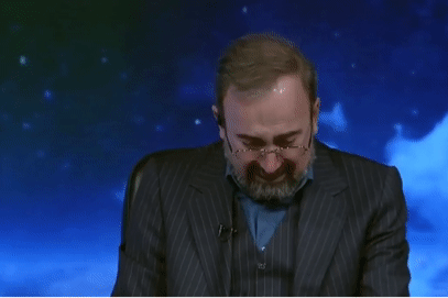 Phát thanh viên Iran bật khóc khi đưa tin về cái chết của lãnh tụ tối cao