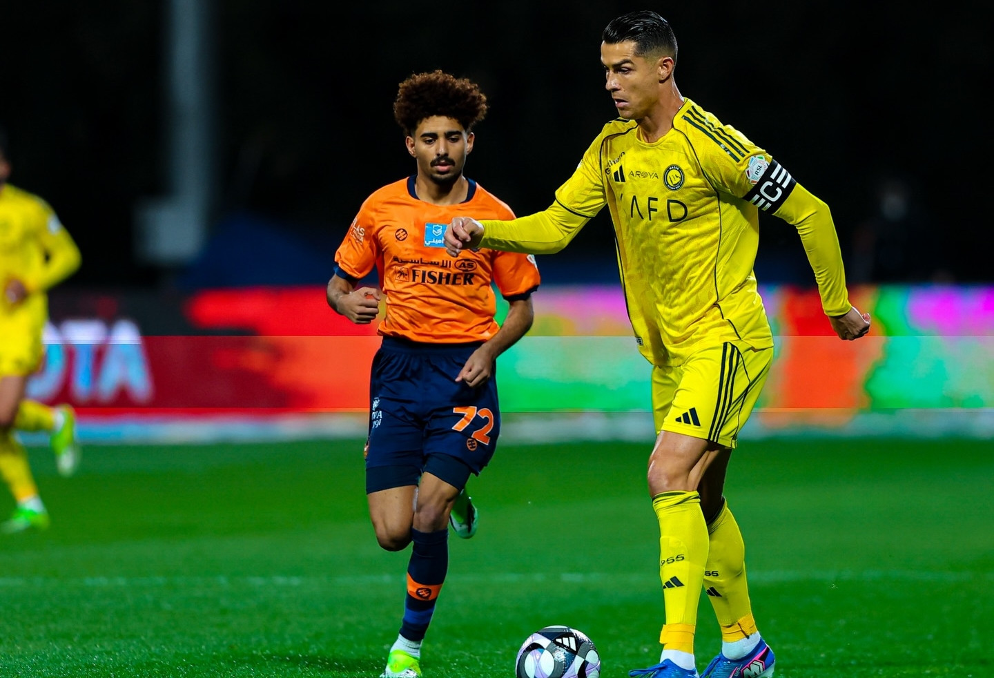 Ronaldo đá hỏng 11m, Mane giúp Al Nassr lấy lại ngôi đầu