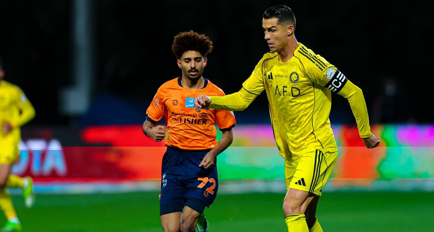 Ronaldo đá hỏng 11m, Mane giúp Al Nassr lấy lại ngôi đầu