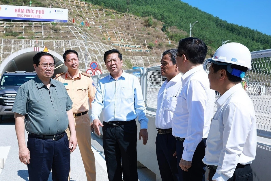 Thủ tướng Phạm Minh Chính kiểm tra các dự án giao thông tại khu vực miền Trung