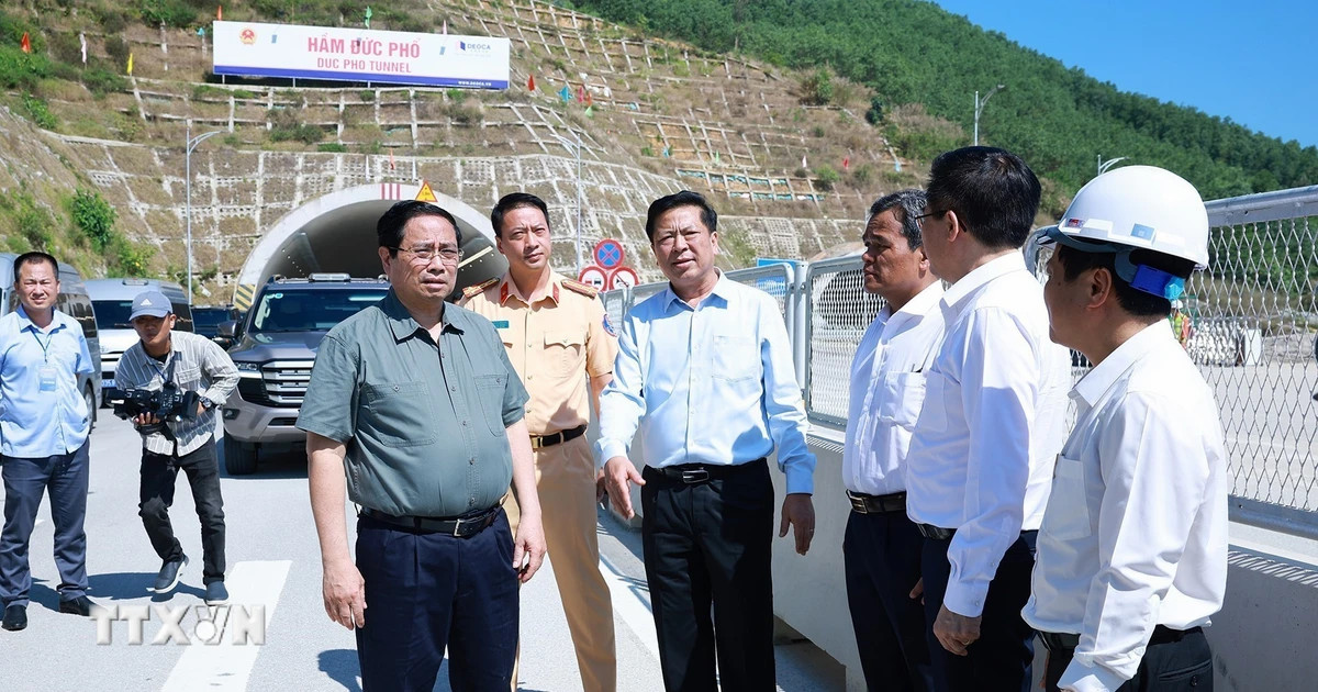 Thủ tướng kiểm tra tiến độ các dự án giao thông trọng điểm tại miền Trung