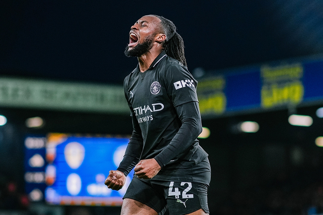 Hạ Leeds, Man City phả hơi nóng vào gáy Arsenal