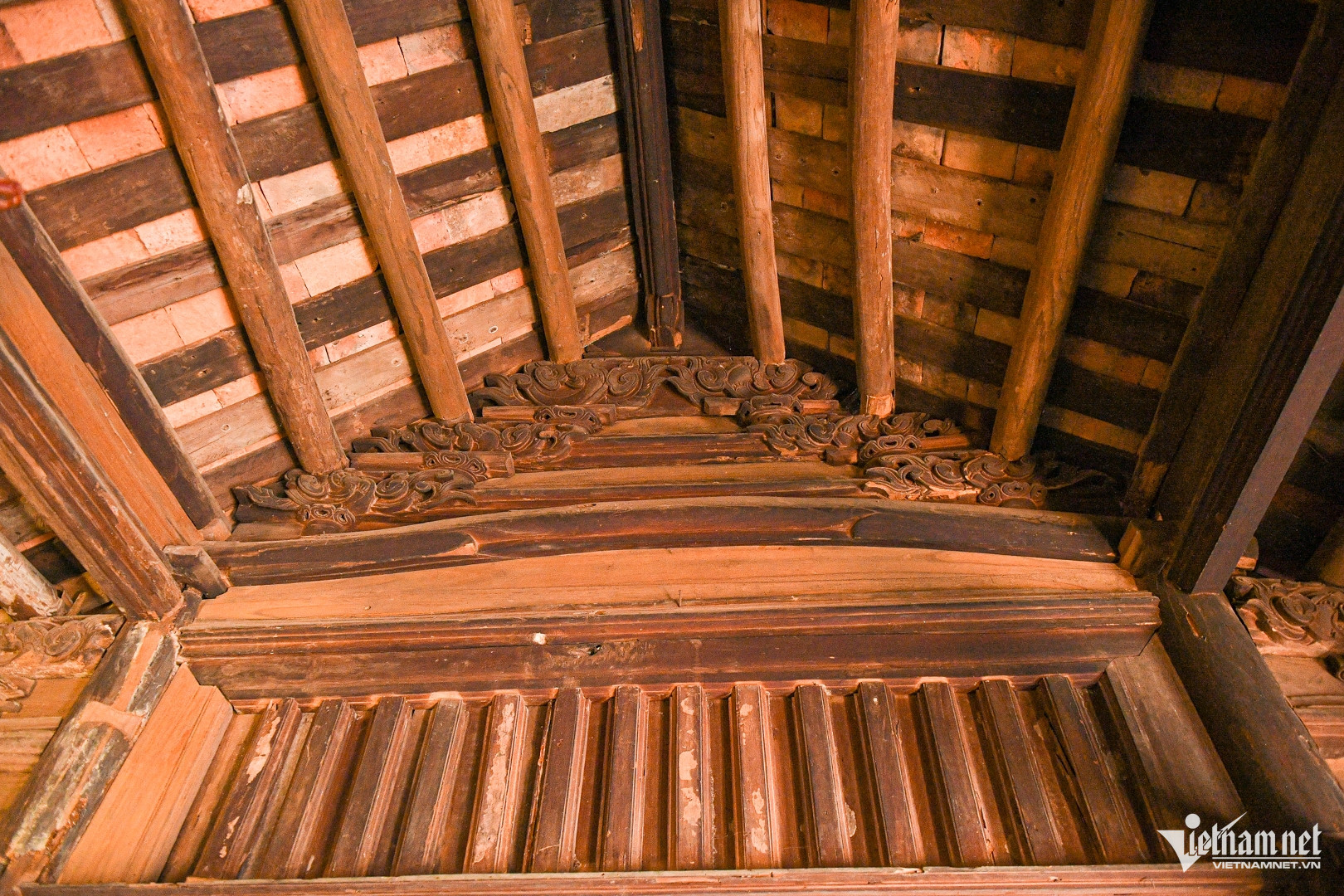 Những nét chạm trổ tinh hoa vẫn còn nguyên vẹn