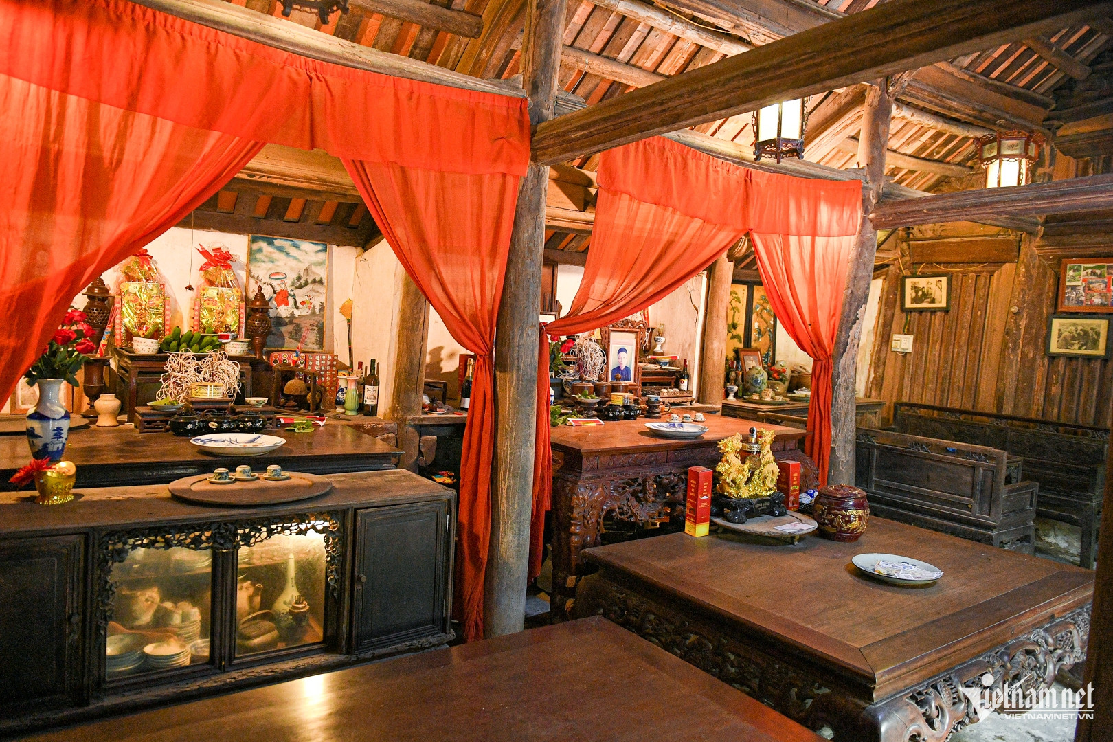 Nhà cổ gần 400 năm, gia chủ Hà Nội quyết không bán để 'làm điều đặc biệt' https://static-images.vnncdn.net/vps_images_publish/000001/000003/2026/3/1/w-nha-co-duong-lam-2-21jpg-1369.jpg