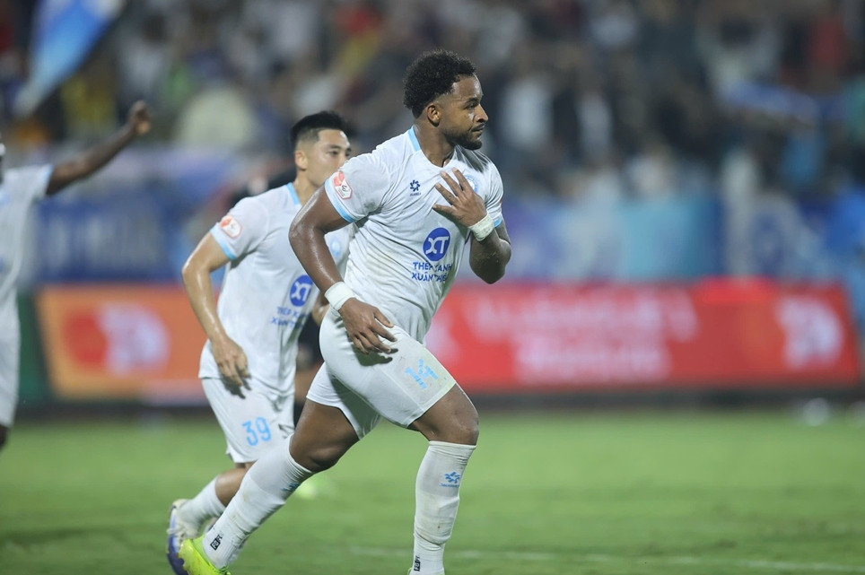  Xuân Son 'khai hỏa', Nam Định ngược dòng khó tin hạ Ninh Bình 