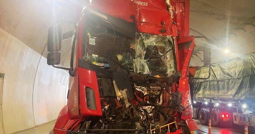 3 ô tô tông liên hoàn trong hầm Đèo Bụt cao tốc Vũng Áng - Bùng