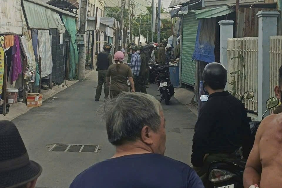 Bắt giữ người đàn ông chém bạn nhậu rồi cố thủ trong phòng trọ