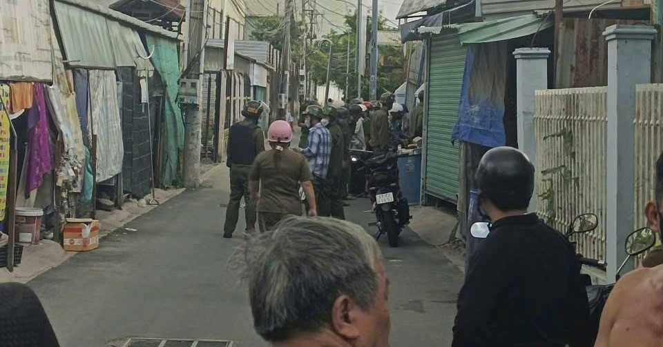 Bắt giữ người đàn ông chém bạn nhậu rồi cố thủ trong phòng trọ