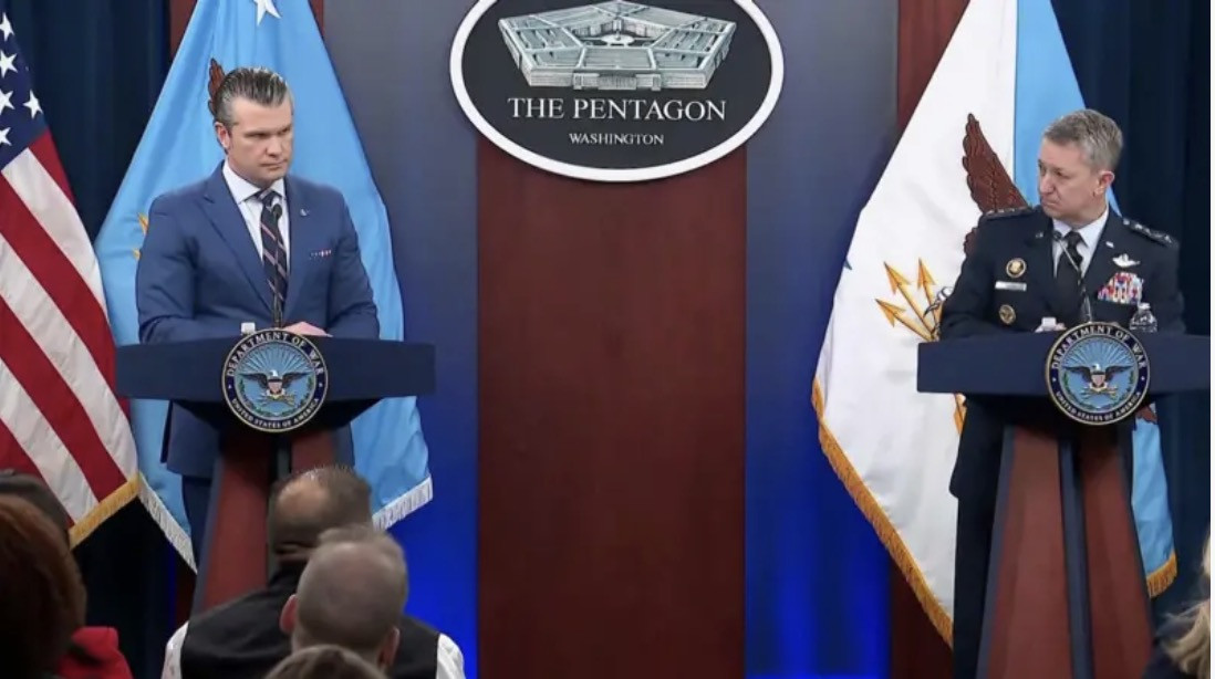 Bộ trưởng Chiến tranh và Chủ tịch Hội đồng tham mưu trưởng liên quân Mỹ. Ảnh: BBC