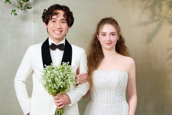 Chàng trai Hưng Yên cưới vợ Đức, 900 khách dự, cô dâu được cả xóm khen xinh