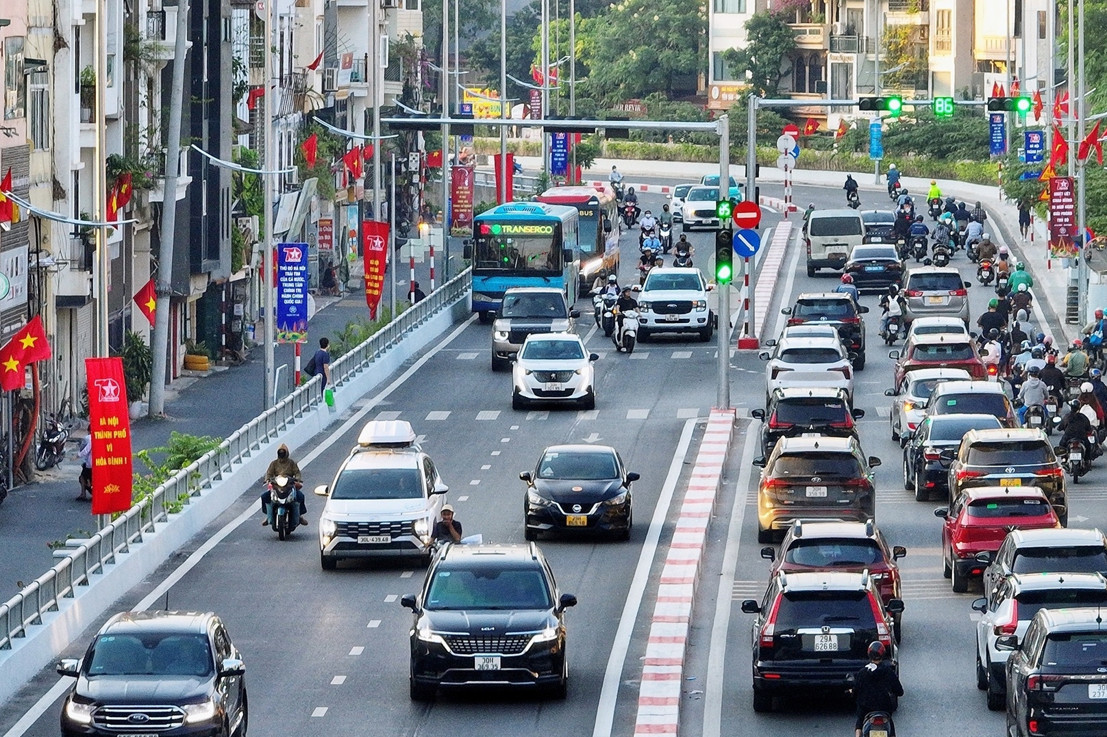 Hà Nội rào chắn đường Âu Cơ – Nghi Tàm để thi công cầu Tứ Liên