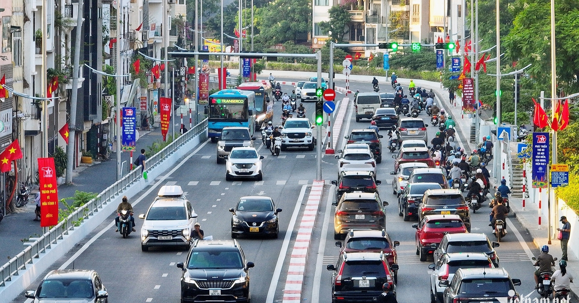 Hà Nội rào chắn đường Âu Cơ – Nghi Tàm để thi công cầu Tứ Liên
