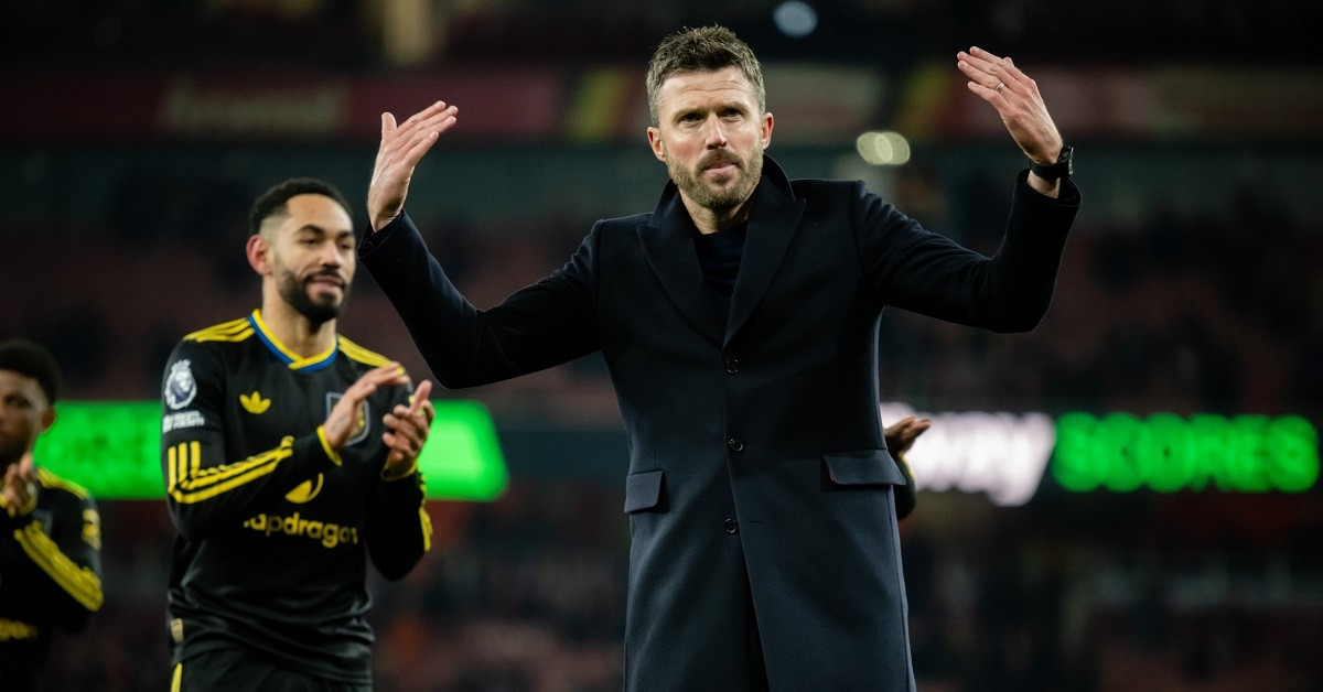 Huyền thoại MU phân bua mỉa mai Carrick, Vidic nói nghe thỏa lòng