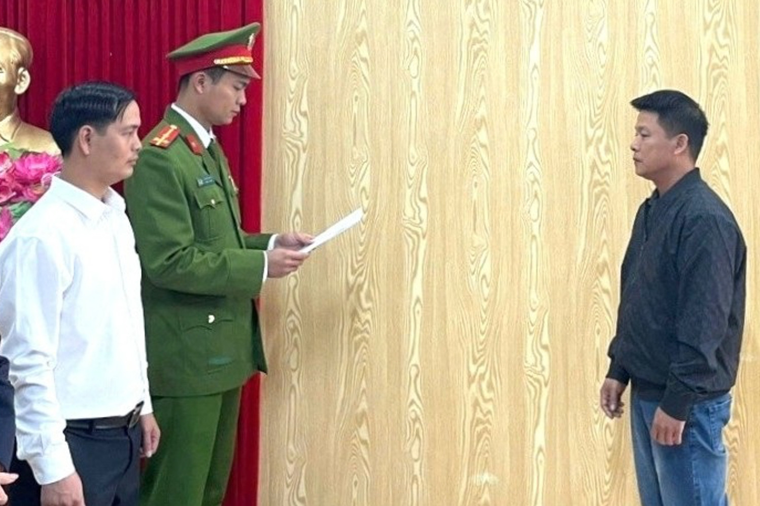 Khởi tố chủ cơ sở sản xuất 12.000 chai dấm ăn giả ở Ninh Bình