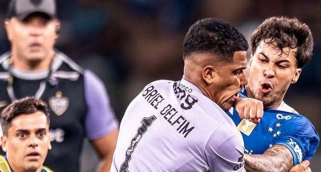 Kỷ lục chưa từng có: 23 thẻ đỏ trong một trận chung kết