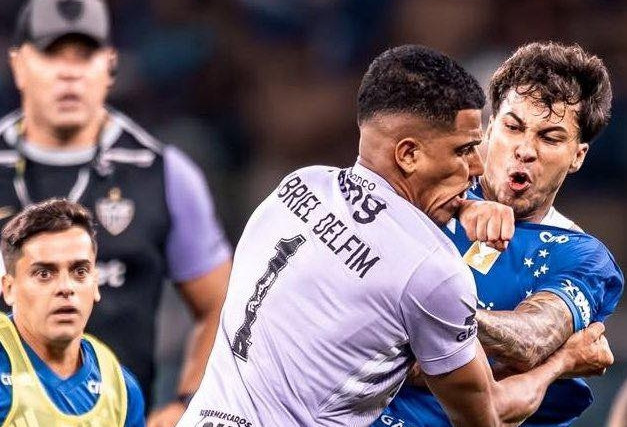 Kỷ lục chưa từng có: 23 thẻ đỏ trong một trận chung kết