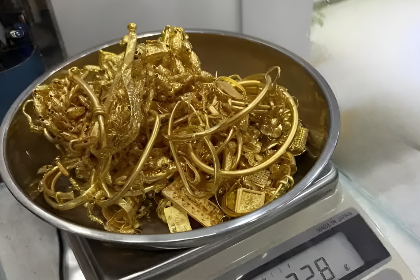 Mua 2kg vàng, chốt lời số tiền khủng: Nước đi quyết định giữa sóng giá