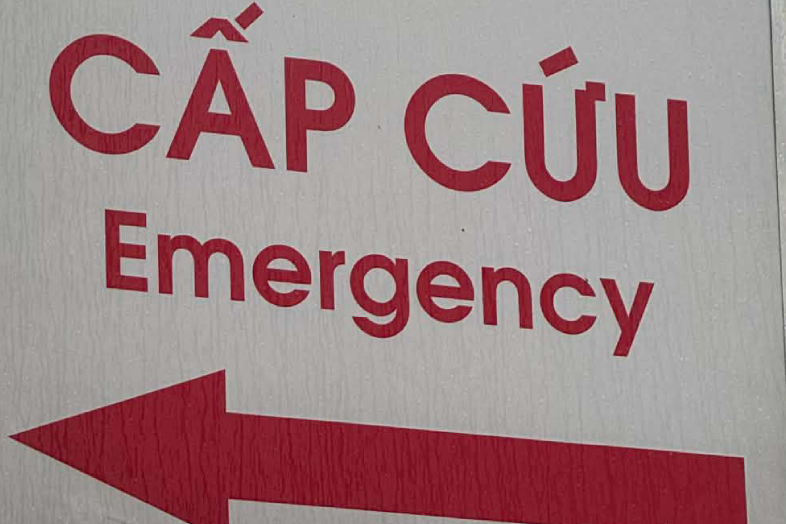 Người phụ nữ trẻ phải đi cấp cứu khi đang ăn ốc