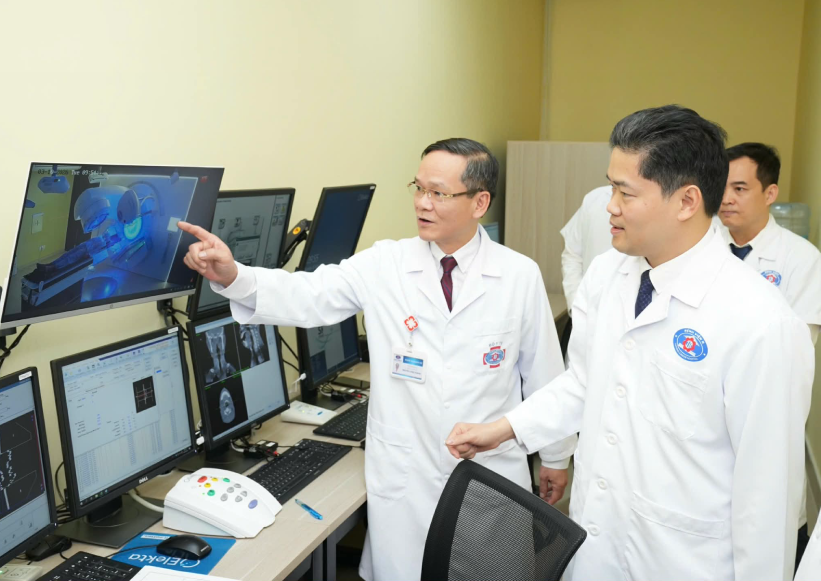 Bệnh viện K dùng hệ thống máy mới rút ngắn thời gian xạ trị còn 2-3 phút