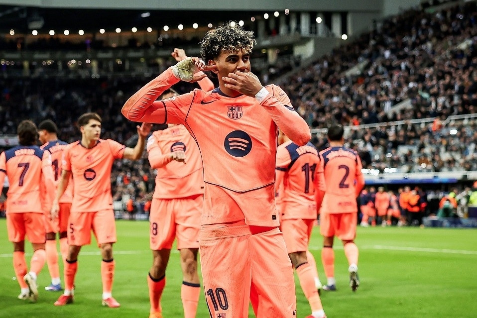 Barca bị chê tơi tả, Hansi Flick nhận sai và hứa chắc nịch